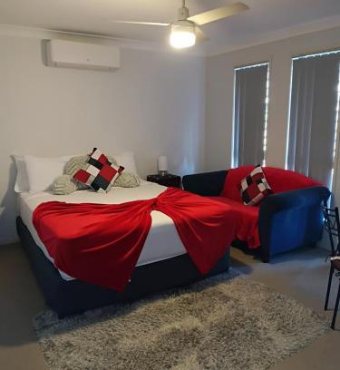 Morayfield House | BLK Stays Guest House Deluxe Units Morayfield