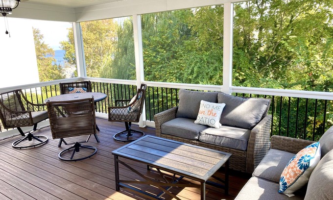 Calvert Beach-Long Beach Cottage | Block to Beach! Fossil Hunting, Hot Tub, Coffee Bar, Screened Deck, 1hr to DC