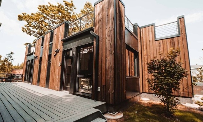 South Perry District Apartment | BlockhouseLife - A new way to travel! with Wi-fi