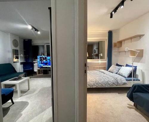 Srodmiescie Połnocne Apartment | BLUE 3 metro WiFi 1 Gbs 75'TV Netflix Disney HBO Max AppleTV Amazon