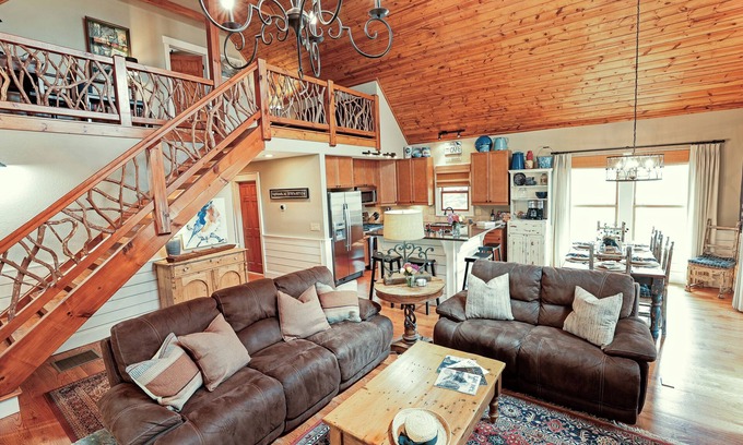 Wildwood Mountain House | Blue Bird Bungalow - Mountain Retreat w/large Screened Porches