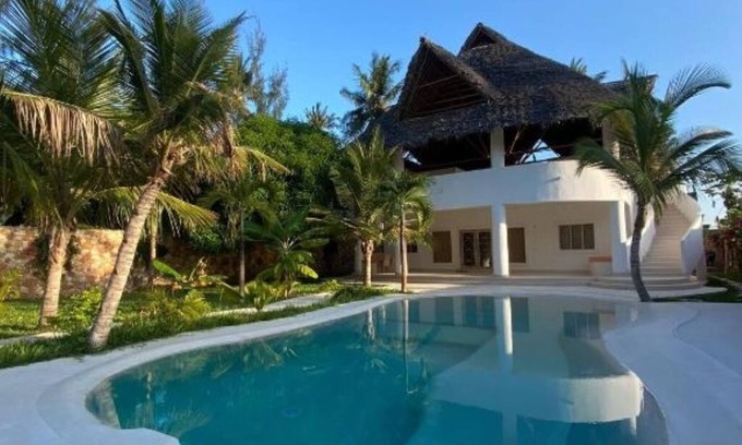 Watamu Villa | Blue Diamond Villa Watamu: Double Room with Pool View