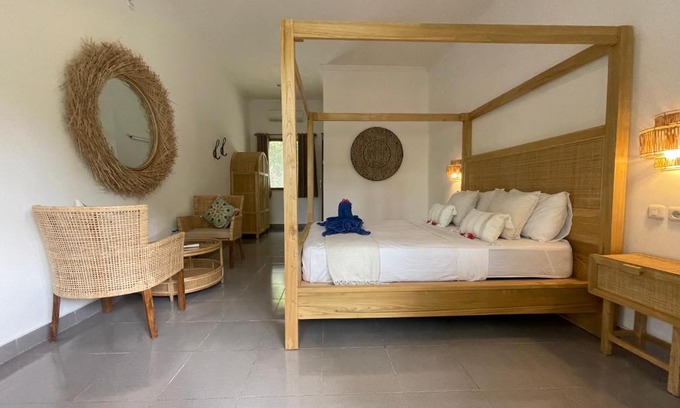 Moyo Hotel | Blue EmOcean resort