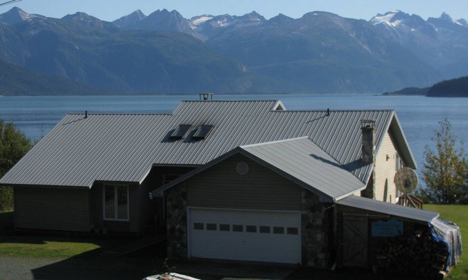 Haines House | Blue Heron luxury home, across from beach, fire pit, gourmet kitchen, large yard