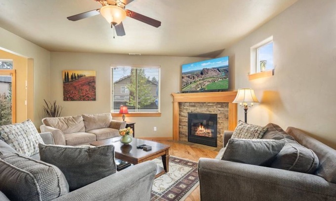 Southwest Bend House | Bluebird Day - Canyon Retreat