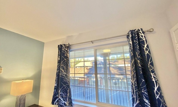 South Lake Tahoe Hotel | Bluebird Day Inn & Suites