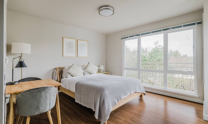 West Bellevue Apartment | Blueground | Bellevue, AC, balcony, nr park