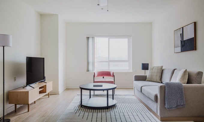 West Bellevue Apartment | Blueground | Bellevue, w/d, nr park & art