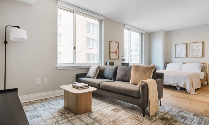 George Washington University Apartment | Blueground | Foggy Bottom studio apartment
