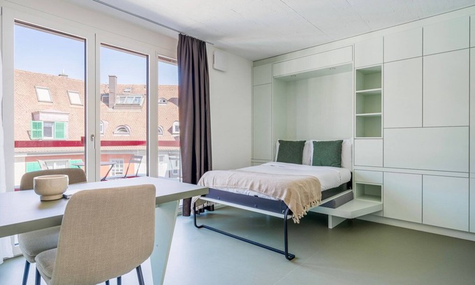 Oerlikon Apartment | Blueground | Oerlikon, balcony, nr ETH Zürich