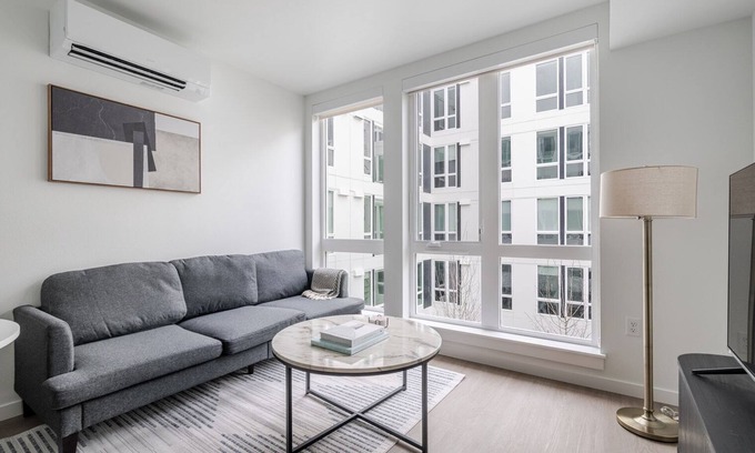 Redmond Apartment | Blueground | Redmond, pool & AC, nr park