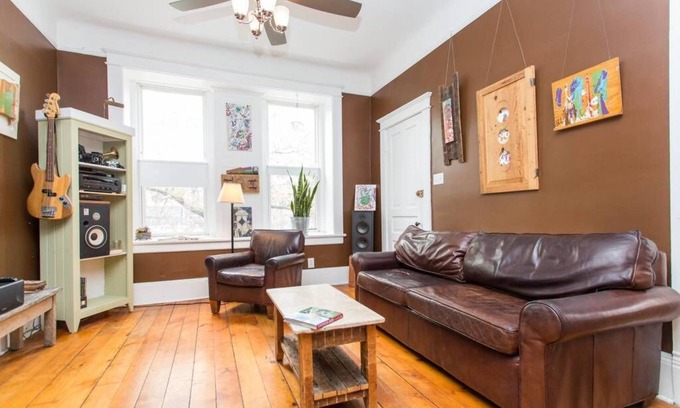 West Town Apartment | BlueJay/Unique One Bedroom Full of Amazing Art