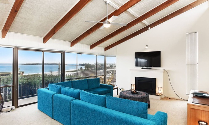 McCracken House | Bluffview Lookout at Victor - see whales! Free WIFI