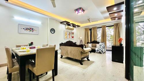 New Delhi Apartment | BluO Park Facing 3BHK- Lift, Balcony, Parking