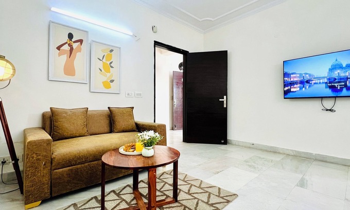 Defence Colony Apartment | BluO Studio - Defence Colony - BathTub, Kitchen