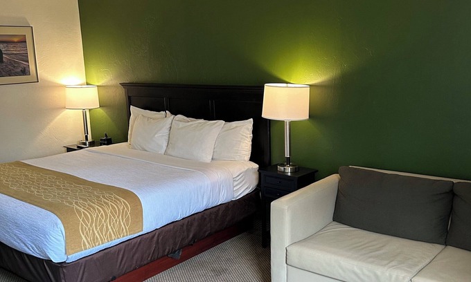 Wetmore Hotel | Boarders Inn & Suites by Cobblestone Hotels - Munising