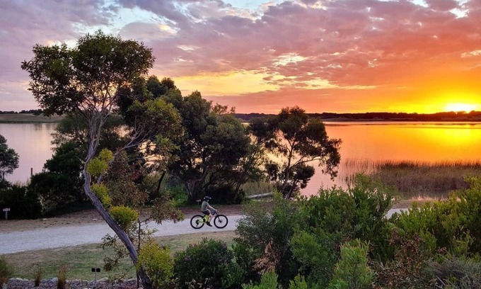 Alexandrina Cabin | Boatman's Cabin offering spectacular expansive River Murray views.