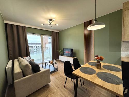 Czestochowa Apartment | Boho Escape & Parking