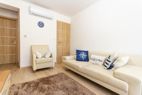 Siofok Apartment | Bolyai Apartment 3BR AC PARKING GRF