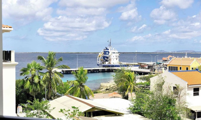 Playa Apartment | Bonaire Beach Apartment 16 with communal pool and diving facilities