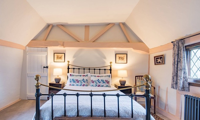 Goodnestone Cottage | Bonnington Cottage by Bloom Stays - sleeps 4 guests in 2 bedrooms