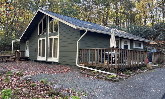 Lake Harmony Estates Cabin | Book for Fall and Winter! Great rates! Family and dog friendly!