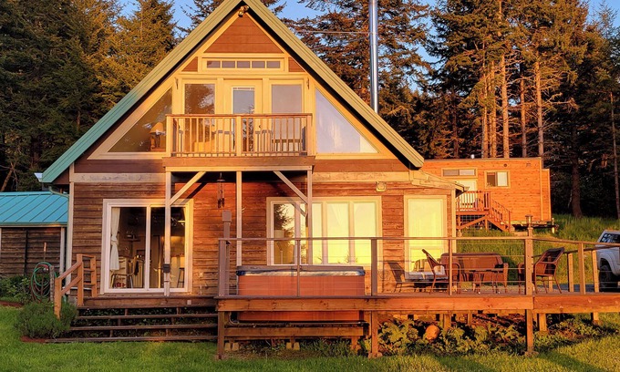 Langlois House | BookStayHop - Pacific View House - Hot Tub, Ocean View