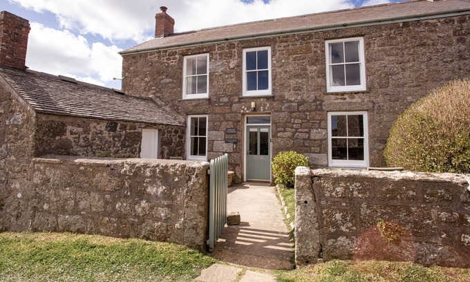 Saint Martin Cottage | BOSISTOW FARMHOUSE, pet friendly, with open fire in Porthgwarra