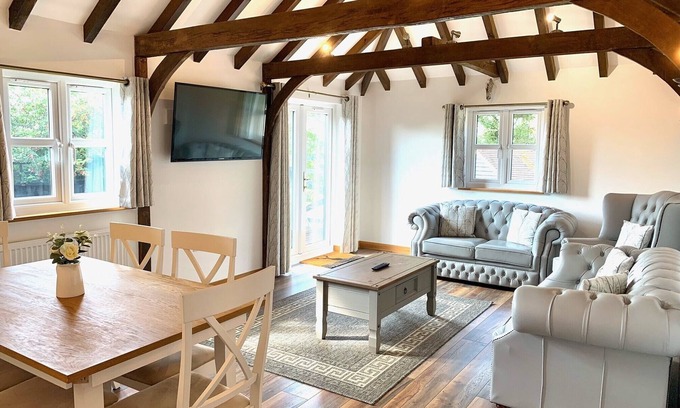 Hailsham Cottage | Boutique 3-Bed Cottage in Hellingly