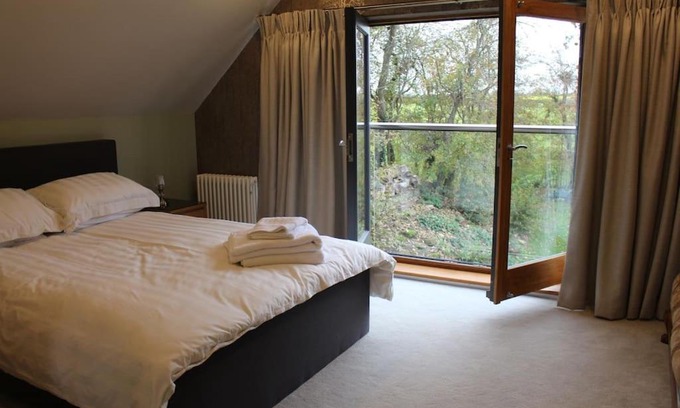 Wilby Apartment | Boutique double room with countryside views