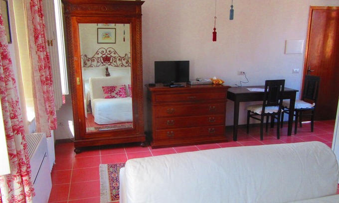 Govone House | Boutique Studio Apartment in Roero Wine Area of Piedmont, near Asti and Alba.