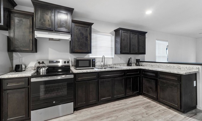 San Benito House | Brand New 3 bed house in central San Benito with AC, WiFi, and digital features