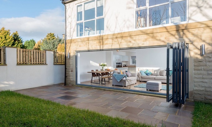 Gildersome House | Brand New Large 4 Bedroom House Located in a Quiet Village with Hot Tub