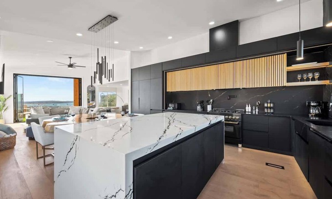 North Pacific Beach Apartment | Brand New Luxury Villa | Breathtaking Water Views