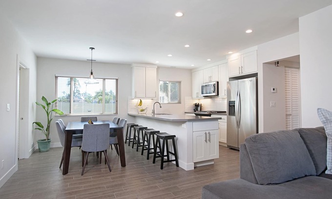 Park West Condo | BRAND NEW Top Floor Residence in Heart of Bankers Hill/Hillcrest/Balboa