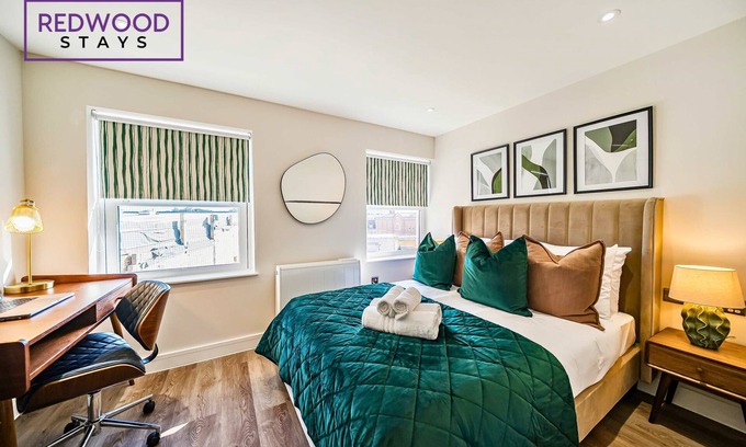 Rushmoor District Apartment | Brand New | Town Center | FREE WiFi | 58 Inch TV