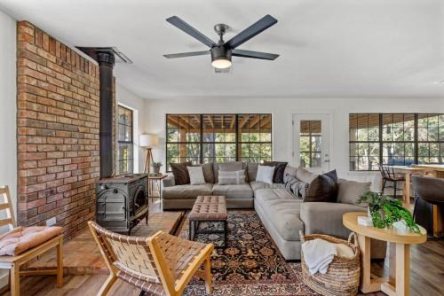 Hill County House | Brazos Riverside Cottage - Family, Fun Getaway