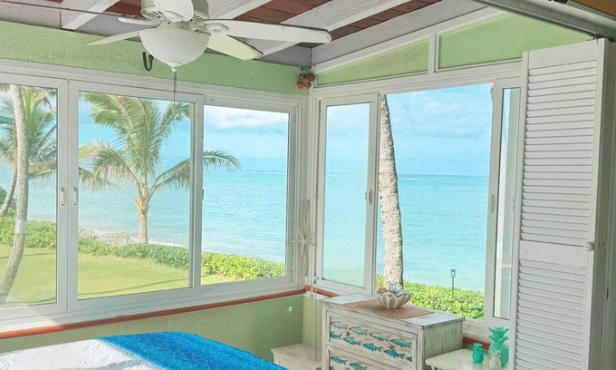 Punaluu Cottage | Breathtaking Ocean Views Beach Cottage