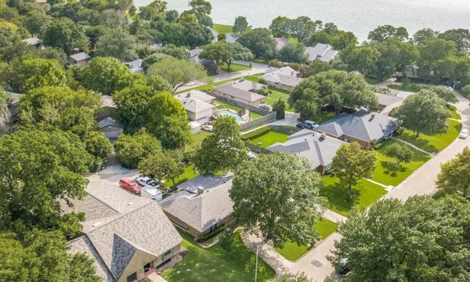 Rockwall House | Breeze Place