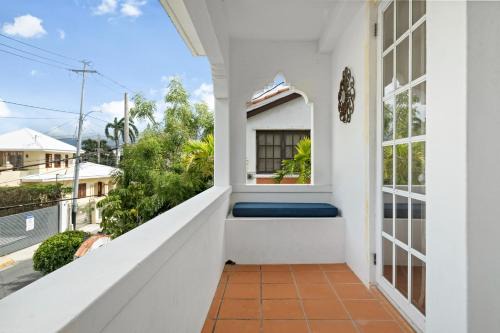 Parque Apartment | Breezy beach apt, steps to the sand! Full AC too - 18 Up