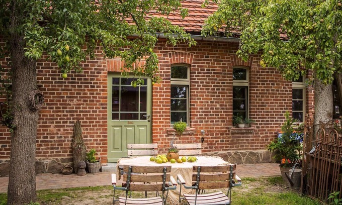 Wokuhl-Dabelow House | Brick house summer love