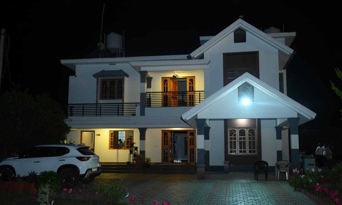 Kushalnagar Villa | Bridge Point Home Stay "The Scotland of India"