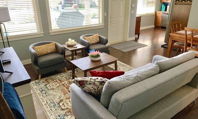 Foothills Apartment | Bright 2 bdrm, 13 minutes from Silver Star/Golf/Lakes