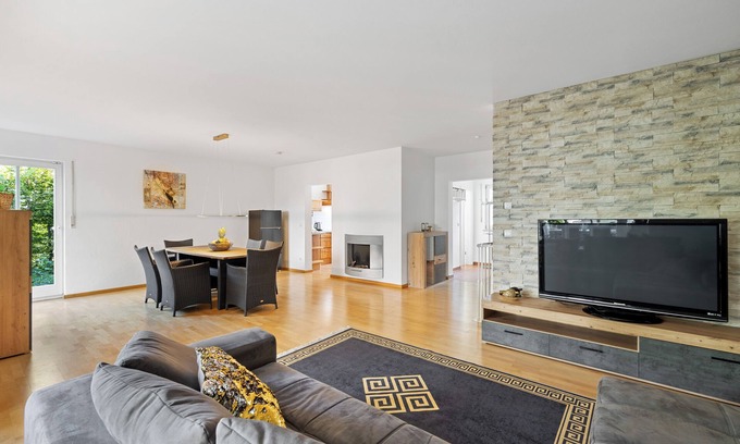 Stephanskirchen Apartment | Bright 3-room maisonette apartment with 2 terraces near Schön Klinik Vogtareuth