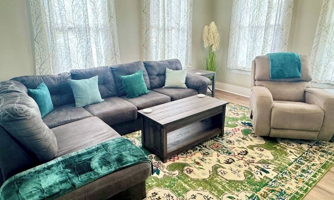 Port Neches House | Bright & Airy 2BR 1BA Home Near The Riverfront