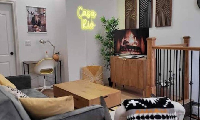 Windsor Apartment | Bright and Cozy Nest in the City 1BR near River, Swim Park, Casino & Tunnel