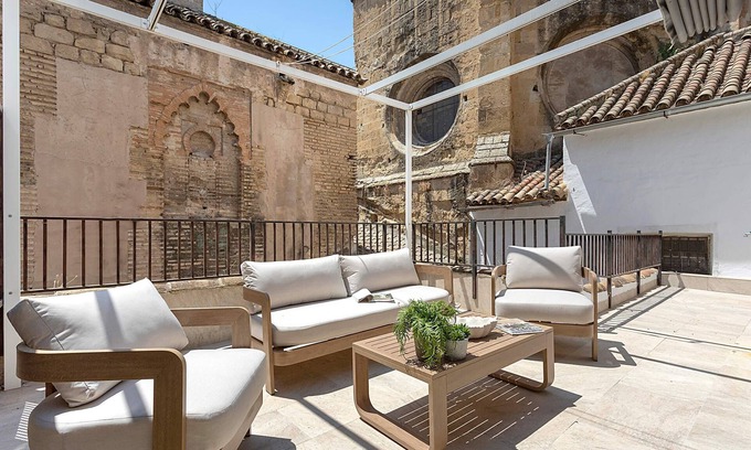 Distrito Centro Apartment | Bright Apartment in city center. San Pablo Terrace