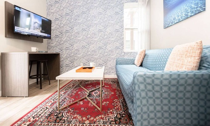 Old Town House | Bright Apt Near All w/Bikes, Parking, WiFi, HBO