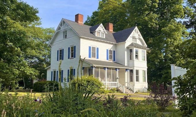 Saugerties South Hotel | Bright Bedroom Near The Forest