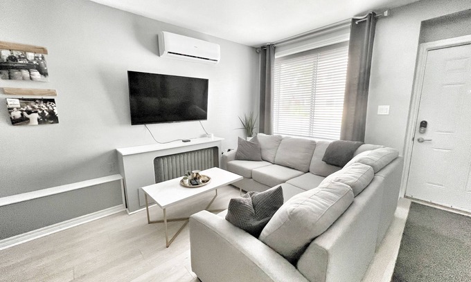 Walkerville Apartment | Bright & Comfortable 2BR Apartment in Windsor, ON